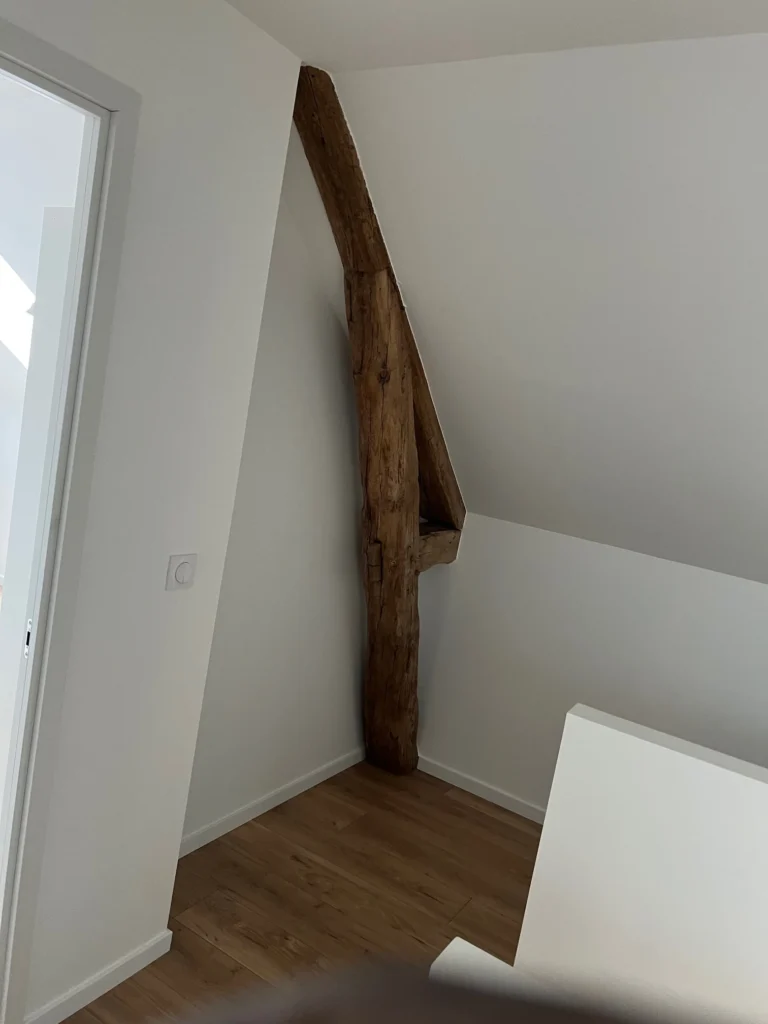 Peinture de boiseries intérieures avec finitions nettes
