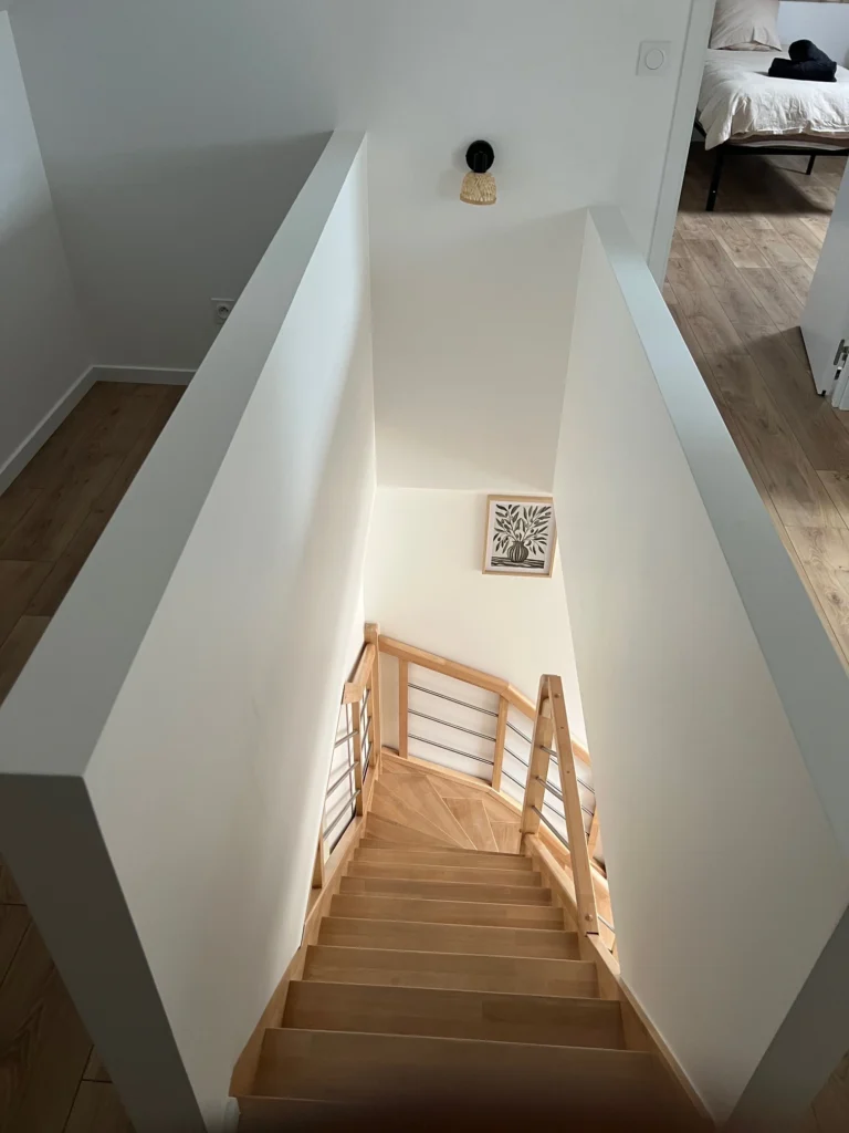 Mise en peinture d’une cage d’escalier intérieure